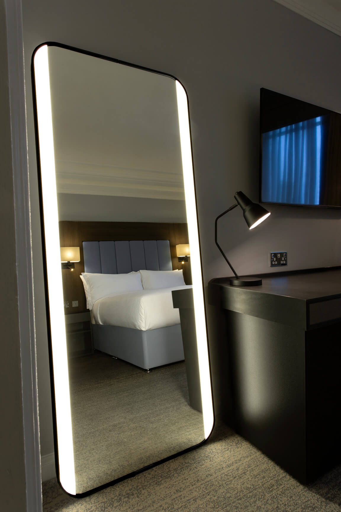 5 consigli per scegliere lo specchio adatto al tuo bagno