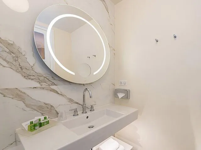 Holiday Inn Paris – Paris (FR) Holiday Inn Paris – Paris (FR)